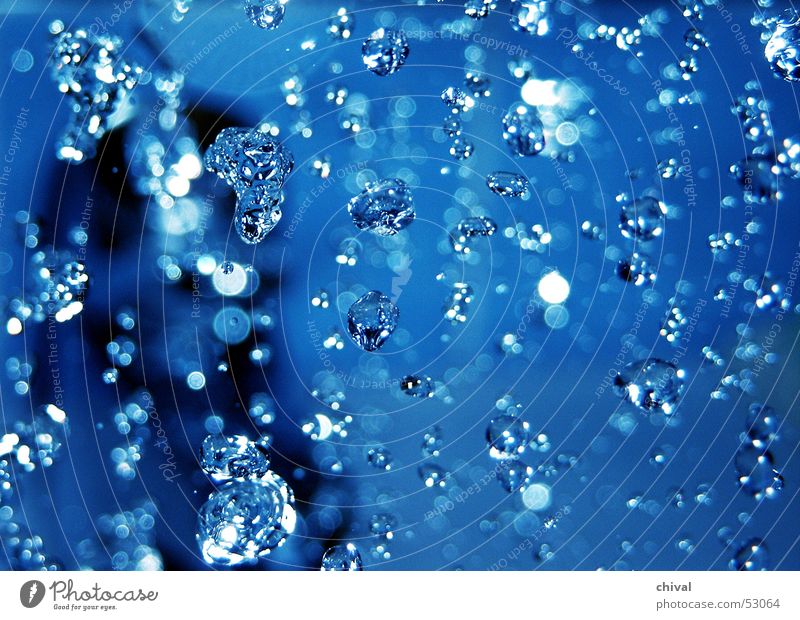 Wasserperlen nass sprühen Strahlung Wasserstrahl kalt Bad Regen Dusche (Installation) Duschkopf blau Unter der Dusche (Aktivität)