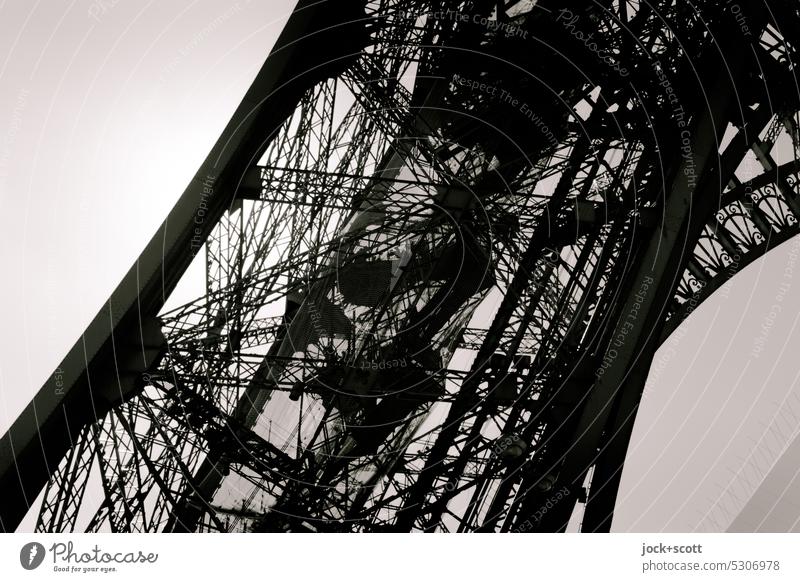 grau in grau | Detail vom Eiffelturm Architektur Konstruktion Eisenfachwerkturm Weltkulturerbe Paris Frankreich Monochrom historisch Detailaufnahme