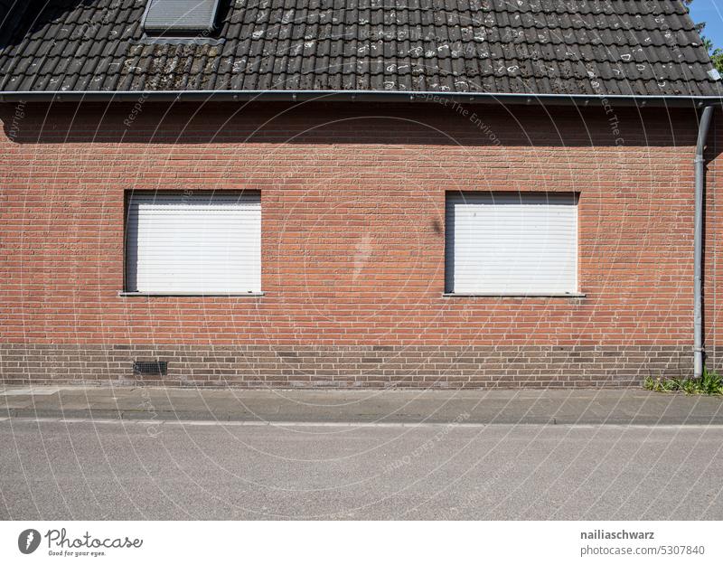 Fassade Vergänglichkeit Verlassenes Dorf Geisterstadt Deutschland Kohle Zaun verlassenes Gebiet Architektur Architekturfotografie Ökologie leer Umwelt