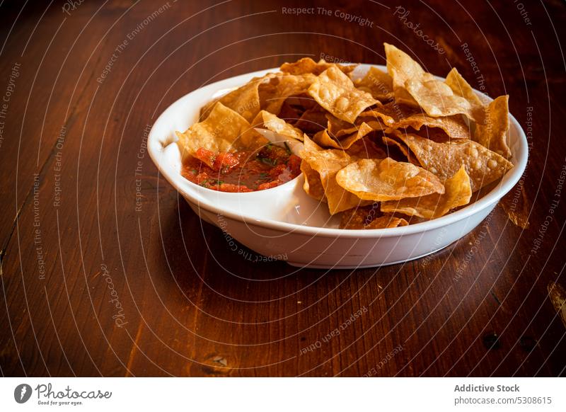 Mexikanische Maischips mit Salsasauce Hintergrund Schalen & Schüsseln Chips Kruste Küche essen Essen Mehl Lebensmittel gebraten Feinschmecker Mahlzeit