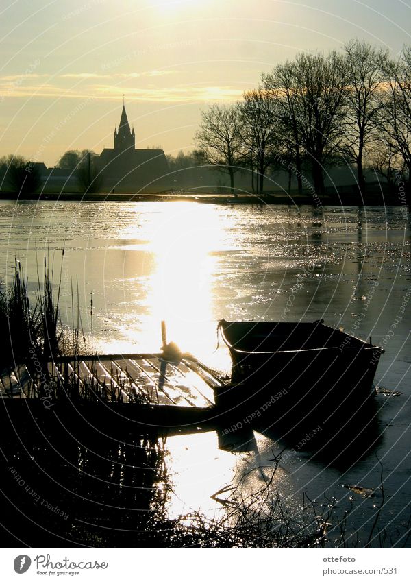 Vereiste Amstel bei Nes, Holland Winter Wasserfahrzeug Fluss Eis Abend Sonne