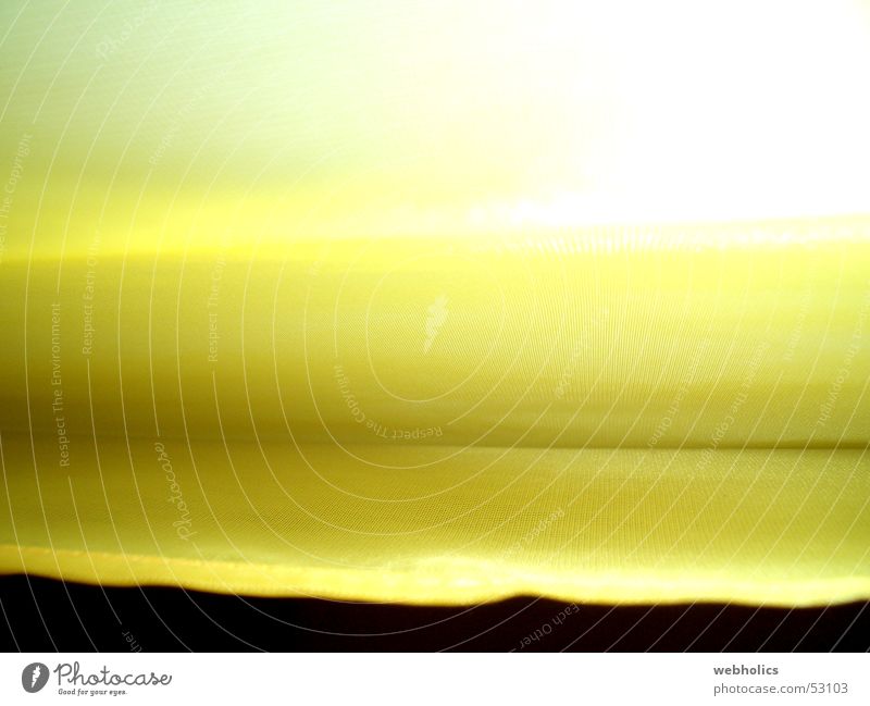 Gelber Vorhang Stoff dünn weich Muster gelb Licht Unendlichkeit Innenaufnahme hell light sanft