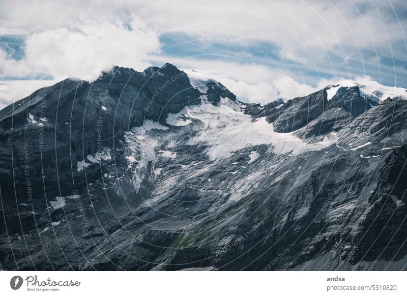 Gletscher in der Schweiz Berge Gipfel Eis Schnee Hochgebirge Felsen grau Wasserfall Aussicht Freiheit Natur Landschaft Abgrund Klippe Berge u. Gebirge Alpen