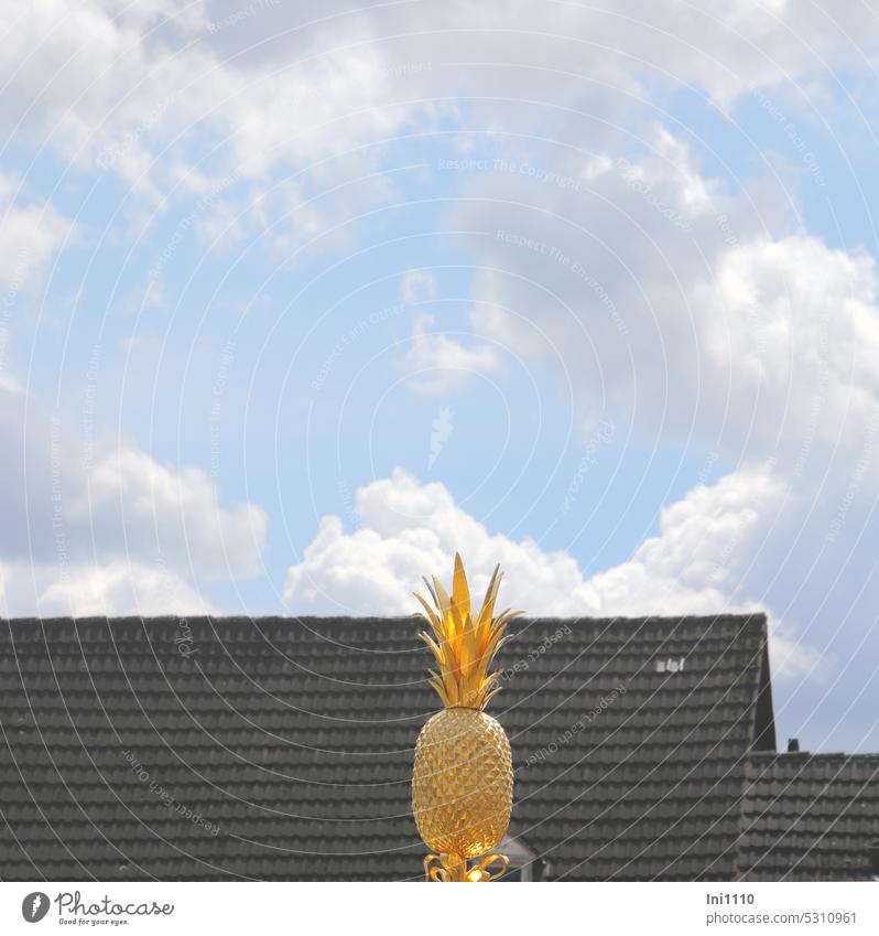 MainFux |goldene Ananas aus Stahl Handwerkskunst Hingucker Objekt exotische Frucht geschmiedet verzinkt vergoldet Glanz einmalig detailierte Darstellung