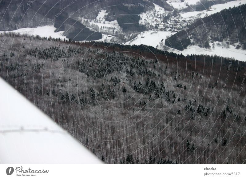 Winterlandschaft aus der Luft Wald Dorf Luftaufnahme Luftverkehr Schnee