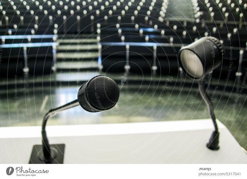 Ansage Rede Mikrofon Veranstaltung dozieren Sitzung Hörsaal Kommunizieren Bildung Erfolg Raum reden Entertainment Sprechen Kongress Saal Audio Publikum Redner