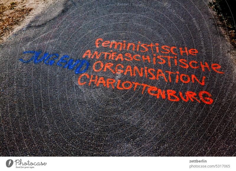Feministische antifaschistische Jugendorganisation Charlottenburg abstrakt aussage begriff botschaft buchstabe charlottenburg einzelbuchstabe farbe feminismus