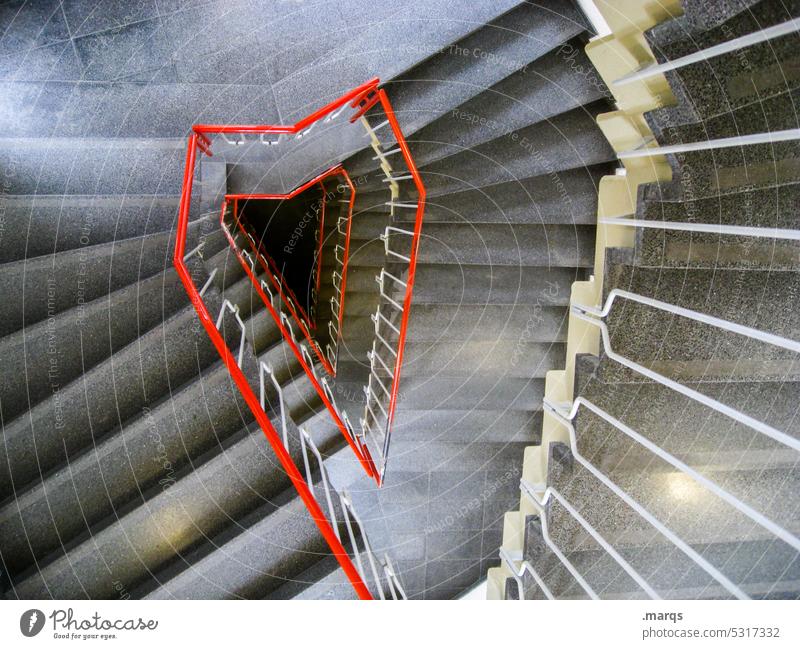 Herztreppenhaus Treppe Treppenhaus herzförmig Geländer abwärts rot grau Treppengeländer