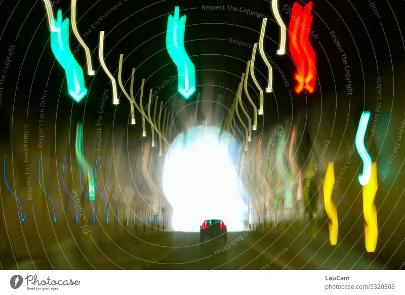 Verschwommener Tunnelblick - Müdigkeit am Steuer Autofahren verschwommen sehen Lichter verschwommene Lichter bunte Lichter Unschärfe unscharf Verkehr