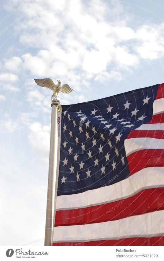 #A0# USA-Flagge Amerika Fahne Stars and Stripes Patriotismus Amerikaner Streifen blau rot Nationalflagge wehen Farbfoto Symbole & Metaphern