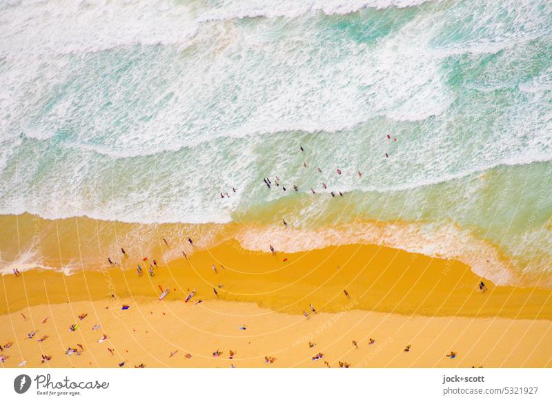 ein Tag am Strand, schwimmen und baden in der Brandung Pazifik Meer Vogelperspektive Hintergrundbild Pazifikstrand Australien Gold Coast Hintergrund neutral