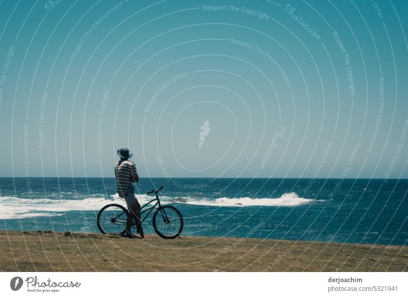 Ein Tag am Meer mit dem Fahrrad. - Nachhaltig - Meeresufer blau Meereslandschaft malerisch Sommer Strand im Freien Küstenlinie Landschaft reisen Himmel