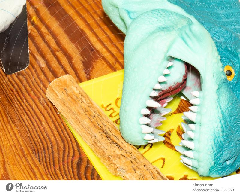 Detailaufnahme Kinderspielzeug Dinosaurier Tyrannosaurus Rex T-Rex Spielzeug Kindheit Zähne gefährlich Raubtier Urzeit bedrohlich ausgestorben Schablone