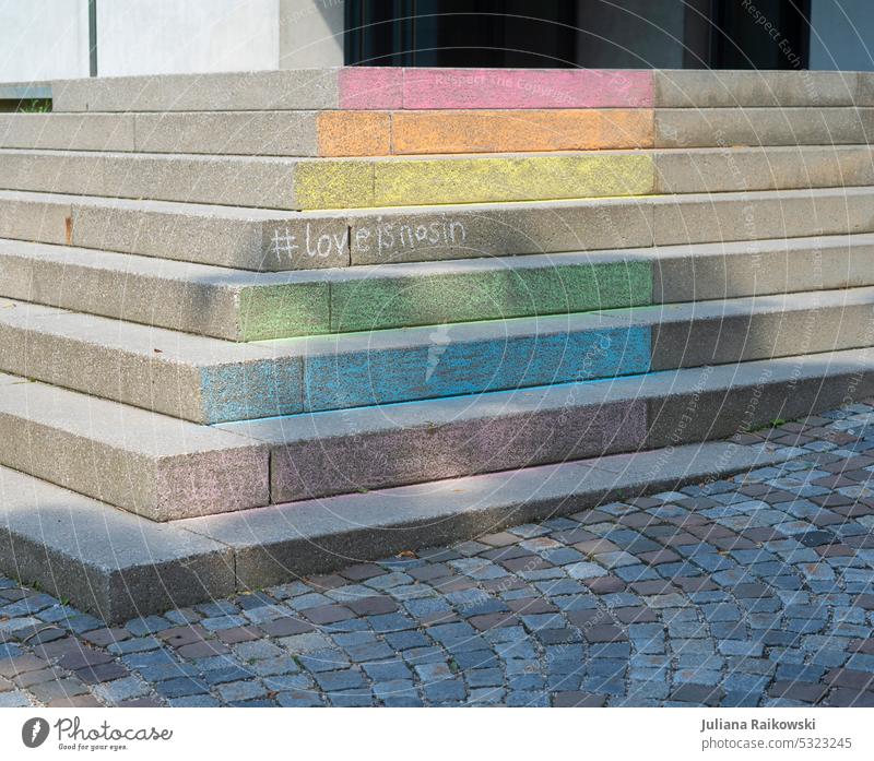 Regenbogen Treppe #loveisnosin pride Homosexualität Toleranz Vielfalt Gleichstellung Freiheit Liebe Regenbogenflagge Symbole & Metaphern Sexualität Transgender