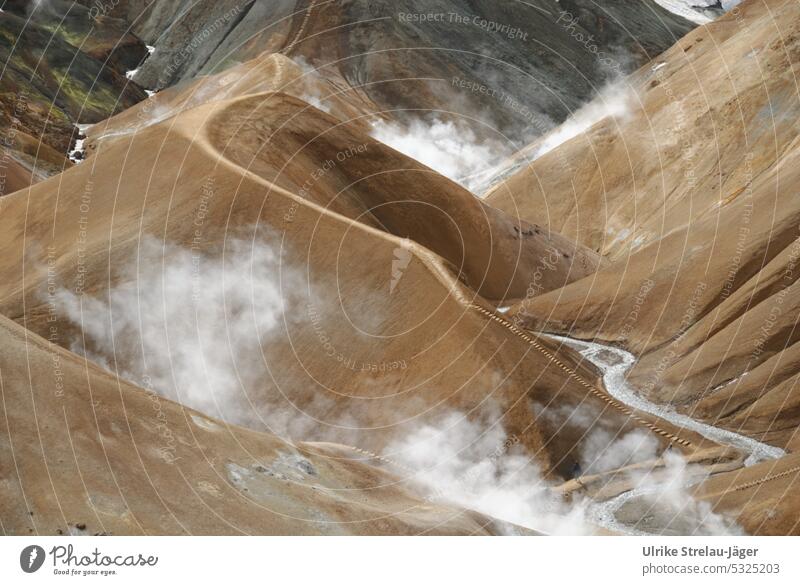 Island |einsamer Wanderer |Wege und Treppen| aktives Geothermalgebiet Kerlingarfjöll termal Spuren Einsamkeit Landschaft aufwärts Pfad wandern Wege & Pfade