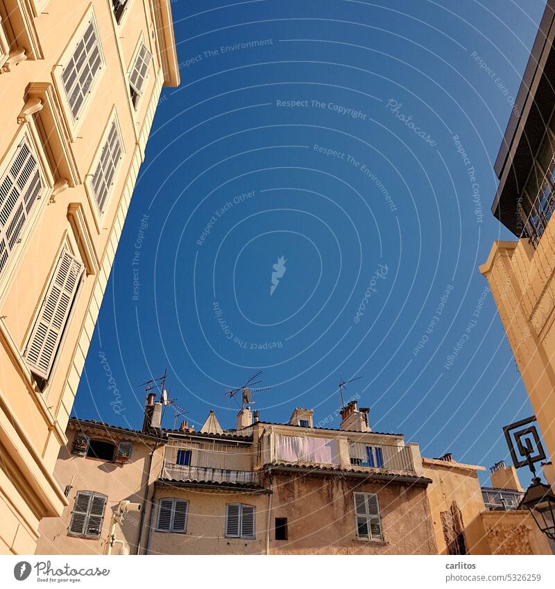 In den Gassen von Toulon IV Frankreich Südfrankreich Altstadt mediterran Gebäude Fassade Menschenleer Architektur alt Stadt Fenster historisch