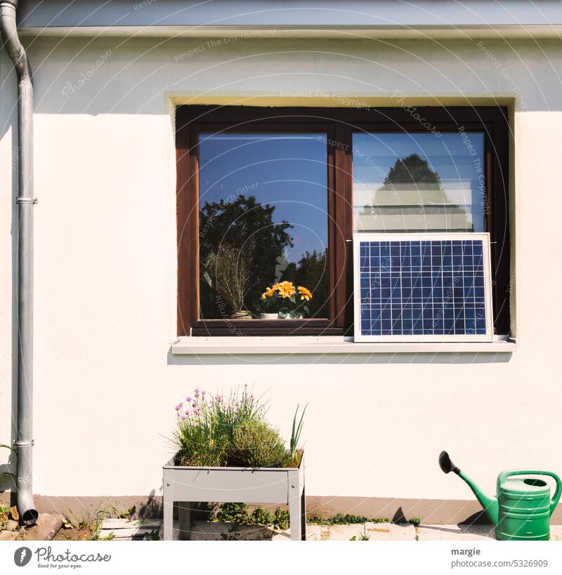 Solarpaneel am Fenster Haus Solar Fenster hochbeet Gießkanne Dachrinnenfallrohr Energie Technik & Technologie Solarkollektoren Energie sparen Sonnenlicht Panel
