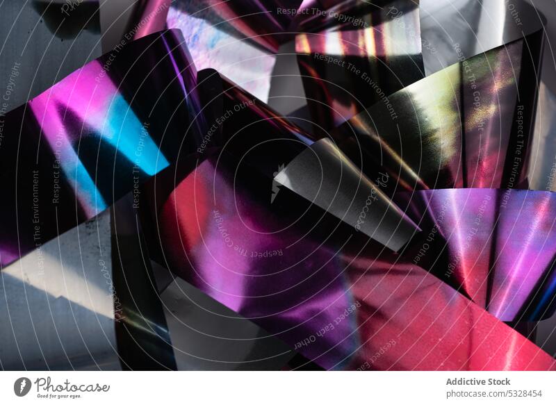 Rollen mit holografischer Folie holographisch irisierend Ornament Brötchen glänzend dünn abstrakt Design Glitter Einfluss Detailaufnahme futuristisch dekorativ