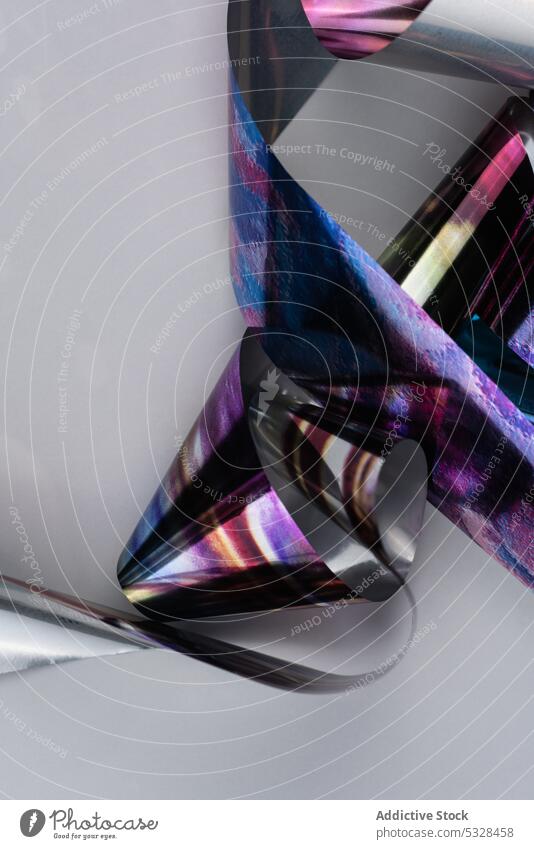 Rollen mit holografischer Folie holographisch irisierend Ornament Brötchen glänzend dünn abstrakt Design Glitter Einfluss Detailaufnahme futuristisch dekorativ