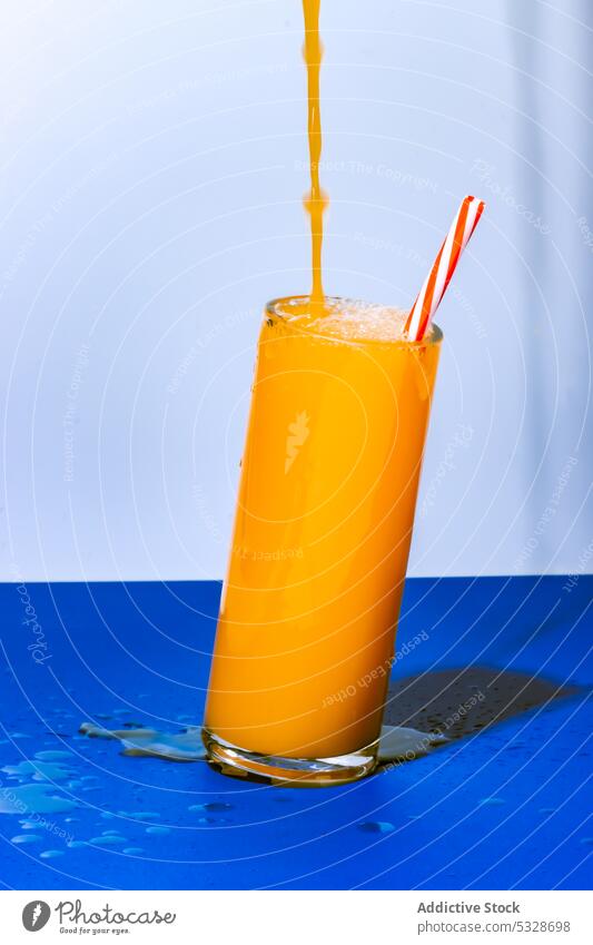 Glas frischer Orangensaft-Cocktail Saft orange trinken Erfrischung Frucht Zitrusfrüchte Getränk Gesundheit dienen geschmackvoll lecker organisch cool hell