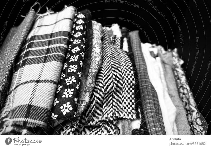 Verschiedene Stoffreste s/w No. 1 Stoffe Textil Material Muster Design Bekleidung Mode Nähen schneidern Basteln Kreativität Sammlung Ordnung
