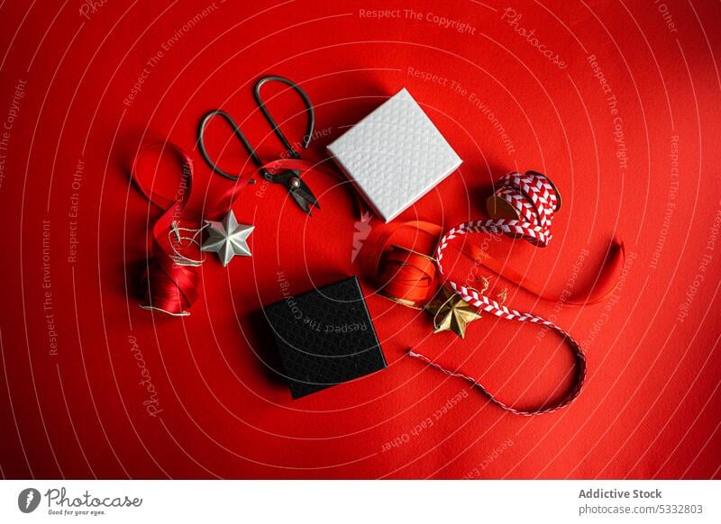 Konzept für die Verpackung von Geschenkkartons Kasten umhüllen Weihnachten Hintergrund schön schwarz Postkarte Dekor Dekoration & Verzierung festlich Feiertag