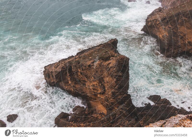 Felsküste des Atlantiks im Südwesten Portugals in der Region Algarve. Erkundung der wunderschönen, zerklüfteten Natur auf dem Fisherman Trail. Kap St. Vincent