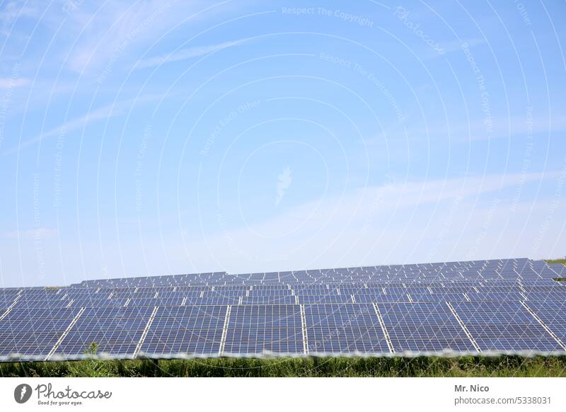 Solarenergie Technik & Technologie solar Solarmodule Sonnenenergie Freiflächenphotovoltaik Solarzellen Stromquelle Agrophotovoltaik nachhaltige Ressourcen