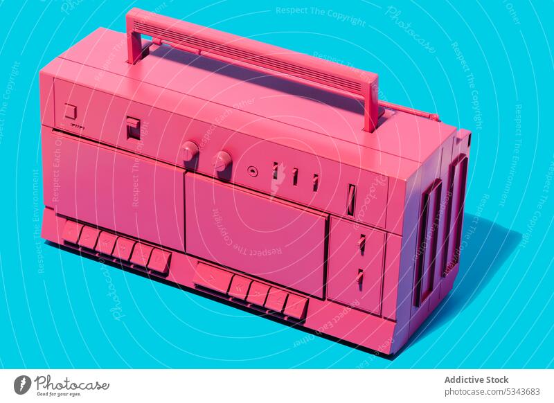 Vintage rosa Boombox gegen blauen Hintergrund Schreiber Kassette retro stereo Musik Klebeband Nostalgie Klang Aufzeichnen Radio Objekt altehrwürdig Audio analog
