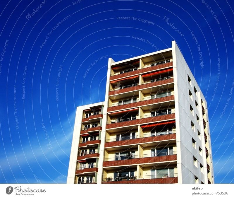 Hochhaus Haus Balkon Froschperspektive Außenaufnahme Himmel Ferien & Urlaub & Reisen blau Klarheit sky Häusliches Leben Architektur