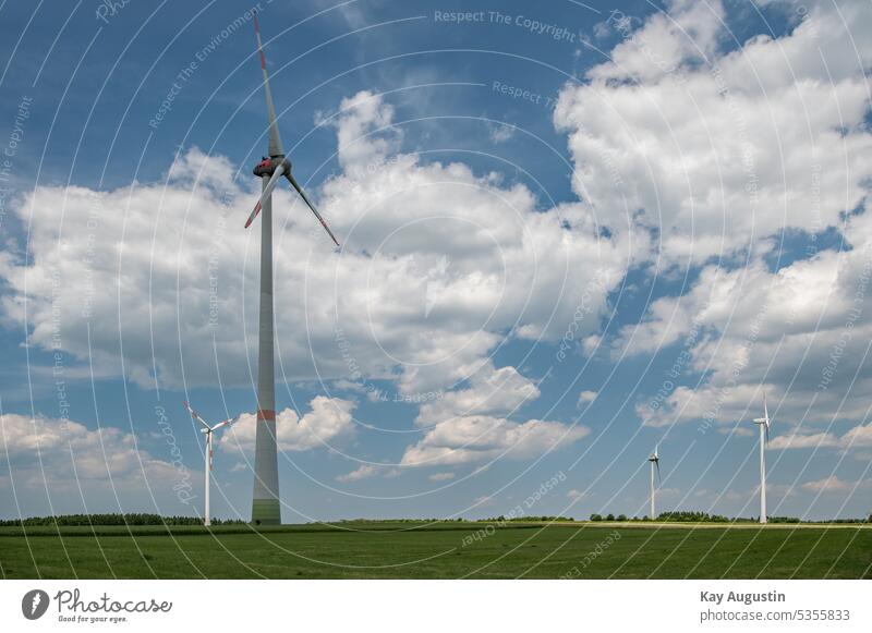 Windparkanlage in der Eifel Windräder Umwelt Einspeisung Windenergieanlagen Energie Landwirtschaft Wolkenbild Stromerzeugung Regionen Elektrischen Strom
