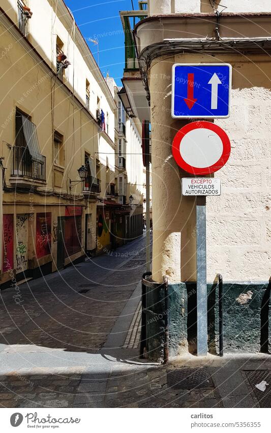 Durch diese hohle Gasse  II ...... | Altstadt von Cádiz Spanien Cadiz Tourismus Historisch Ferien & Urlaub & Reisen Sommer Eng stürzende Linien mediterran Wärme