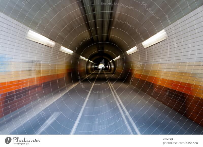 Tübinger Tunnelblick Wege & Pfade Bewegung Bewegungsunschärfe Durchgang Symmetrie Retro-Farben Beleuchtung Geschwindigkeit Tübingen