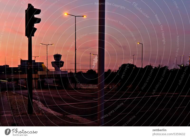 TXL, Flughafen Tegel, Urbane Technische Republik sich[Akk] beugen Abendhimmel architektur Berlin Großstadt d#mmerung dunkelheit farbspektrum Feierabend