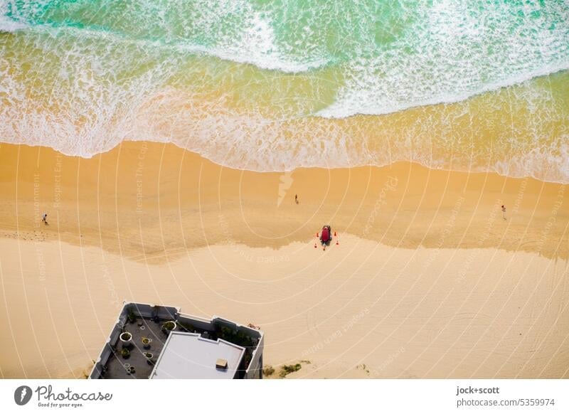 grenzwertig | zwischen Meeresbrandung und Sandstrand Brandung Strand Küste Vogelperspektive Natur Flachdach Haus Pazifikstrand Hintergrundbild Australien