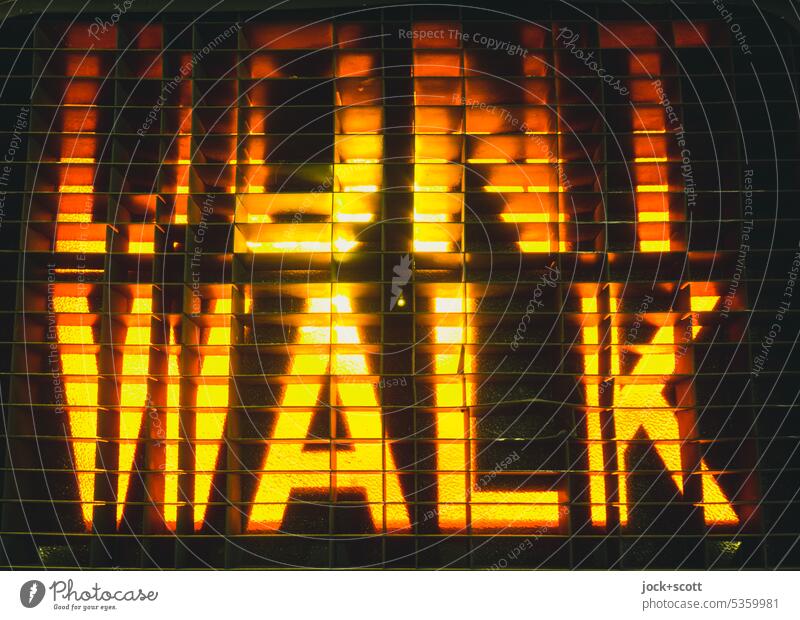 DON'T WALK in den Vereinigten Staaten Laufen Sie nicht Verkehrswege Fußgänger Ampel leuchten signalisieren Kunstlicht Verkehrsschild Mobilität Sicherheit
