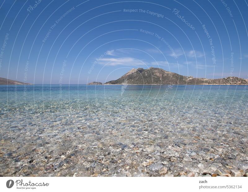Achtsamkeit I SonnenBaden Griechenland Kykladen Meer Mittelmeer Ägäis Insel blau Wasser Küste Hügel Himmel Schönes Wetter Felsen Amorgos Strand baden