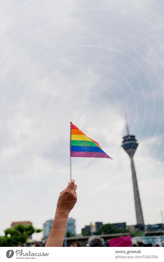 CSD csd Düsseldorf queer Regenbogenflagge Homosexualität Toleranz Liebe Gleichstellung Vielfalt regenbogenfarben lgbt lesbisch schwul bisexuell