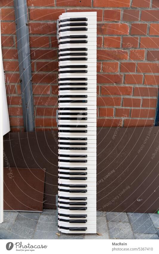 Tastatur von einem Musikinstruent Klaviertastatur Musikinstrumentm hammondorgel sperrmüll defekt kaputt Tasteninstrumente