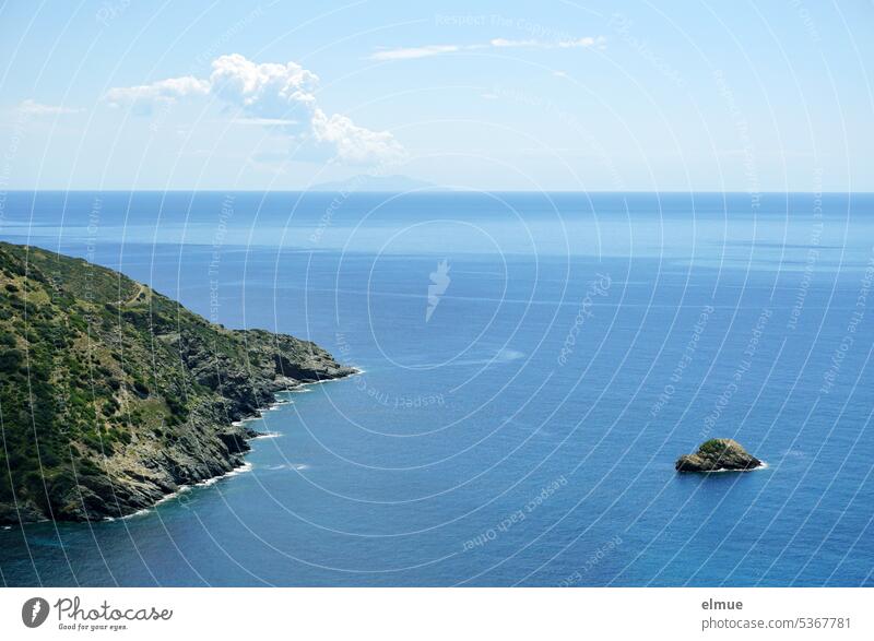 Elba - Küste im Südosten mit Blick auf Montecristo Mittelmeer Ginevro Italien Meer Thyrrenisches Meer Toskanischer Archipel Insel Wald Blog Südostküste