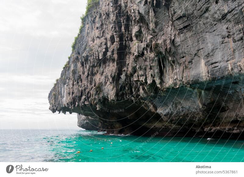 Phi Phi Island Klippe über türkisfarbenem Wasser Meer Felsen Natur Ferien & Urlaub & Reisen Phi Phi island Thailand Idylle Landschaft Insel Paradies