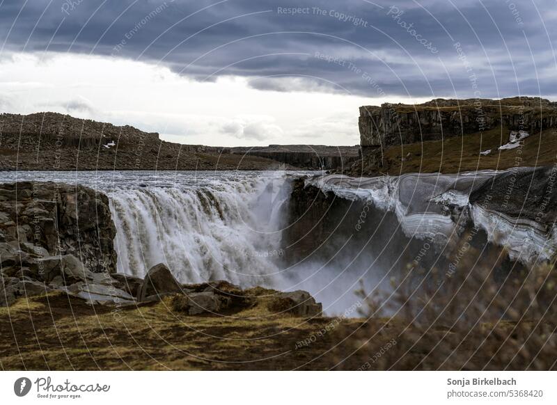 Der Wasserfall Dettifoss in Island, pure Kraft :) kampfstark Natur Norden jökulsa Wokulsa isländisch jökulsa a fjöllum Wahrzeichen Stürze traumhaft gigantisch