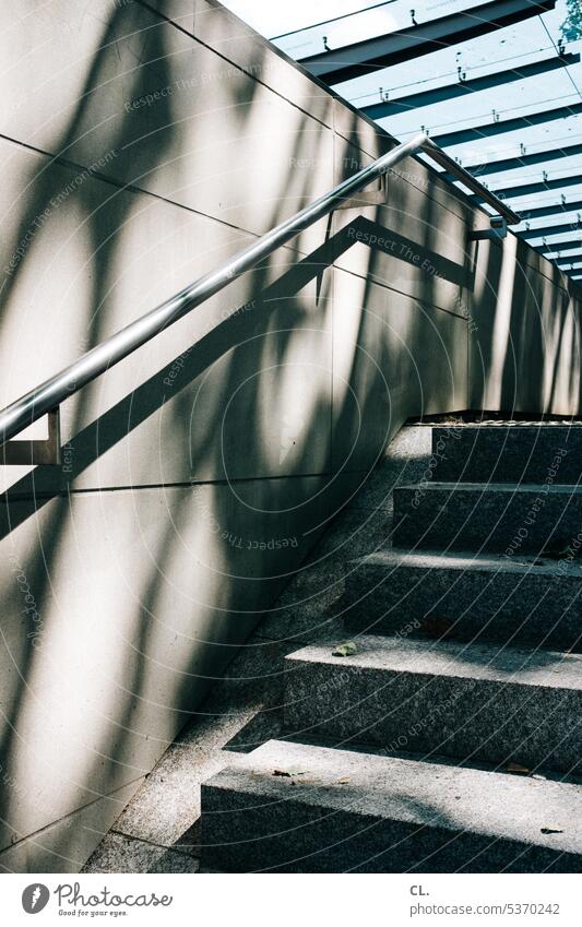 UT Bock auf Bochum | handlauf Treppe stufen Handlauf aufwärts Architektur Strukturen & Formen Wand grau