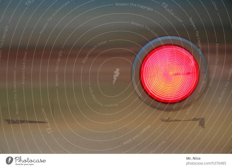 UT Bock auf Bochum I auf den Punkt  gebracht Kreis Gefahr Warnung Symbole & Metaphern Signal rot leuchten Lichterscheinung Kunstlicht leuchtend Ampel Lampe