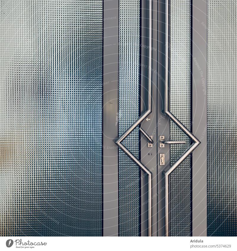 Doppelglastür mit Edelstahlgriffen Glastür Glasscheibe Tür Strukturen & Formen geschlossen Eingang Ausgang Griff Metall grau kalt verschwommen Farbspiel