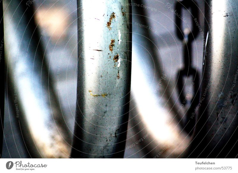 Stahl Fahrradständer Potsdamer Platz glänzend rund silber Spuren