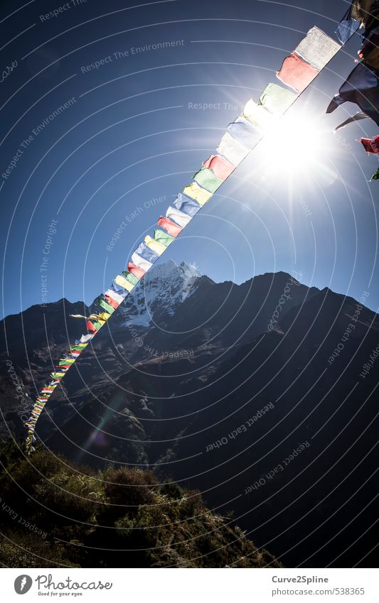 Nepal Natur Kultur Gebetsfahnen Religion & Glaube Himalaya Berge u. Gebirge Schneefall Sonnenlicht Gipfel mehrfarbig Himmel Fahne Farbfoto Außenaufnahme