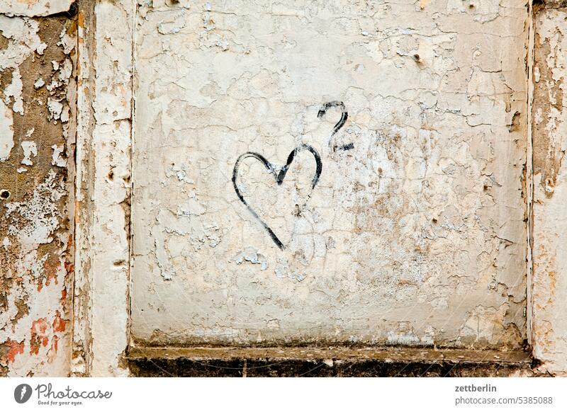 Herz x Herz herz liebe romantik gefühle frühlingsgefühle haus wand mauer grafitto grafitti message liebeserklärung putz mathematik doppelt hält besser