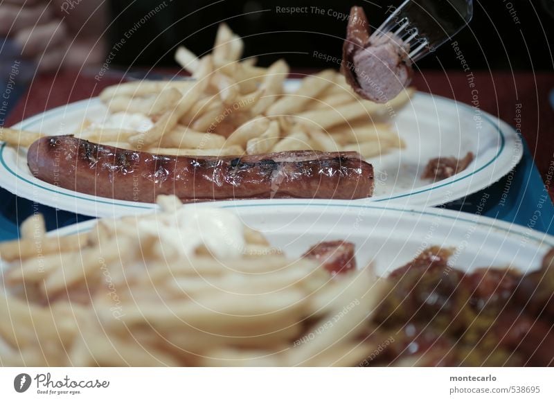 Duisburg | Bratwurst | Pommes Lebensmittel Wurstwaren Pommes frites Ketchup Essen Mittagessen Fastfood Imbiss Teller Gabel Kunststoff genießen Duft dünn