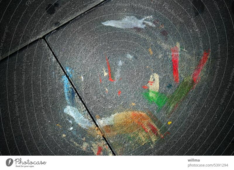 Balz mit Flugschnecke Kreidemalerei farbenfroh bunt Kreativität zeichnen Kindheit Gehwegplatten Vögel Schnecke gemalt Strassenmalerei bunte Kreide Phantasie